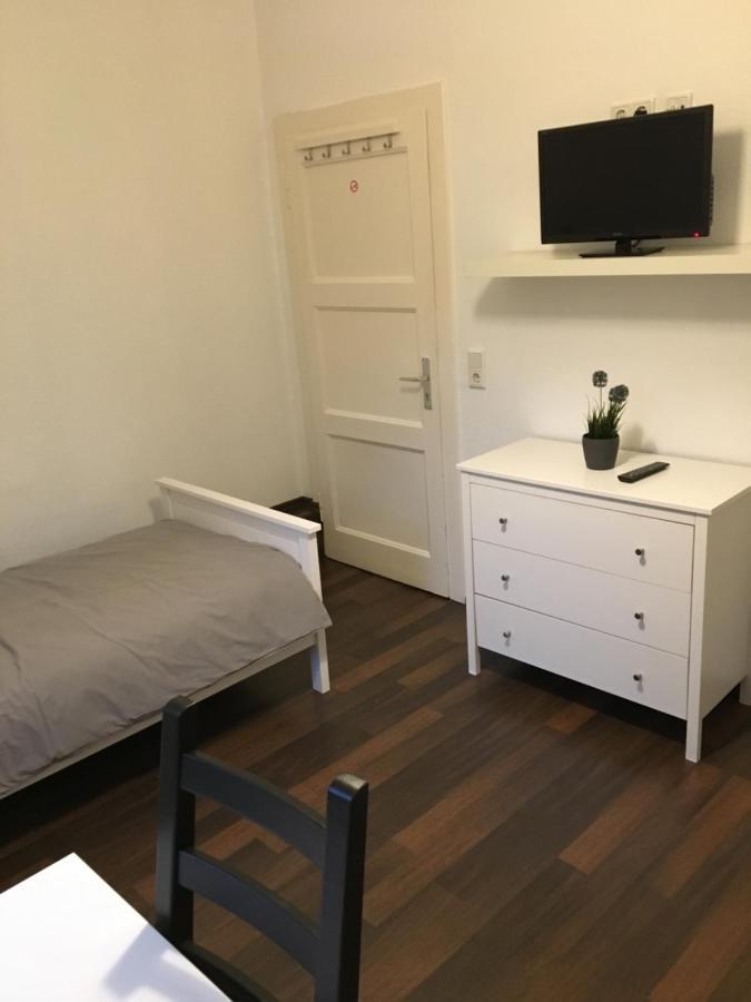 Bed and Breakfast Zum Armen Mann Düsseldorf Exterior foto